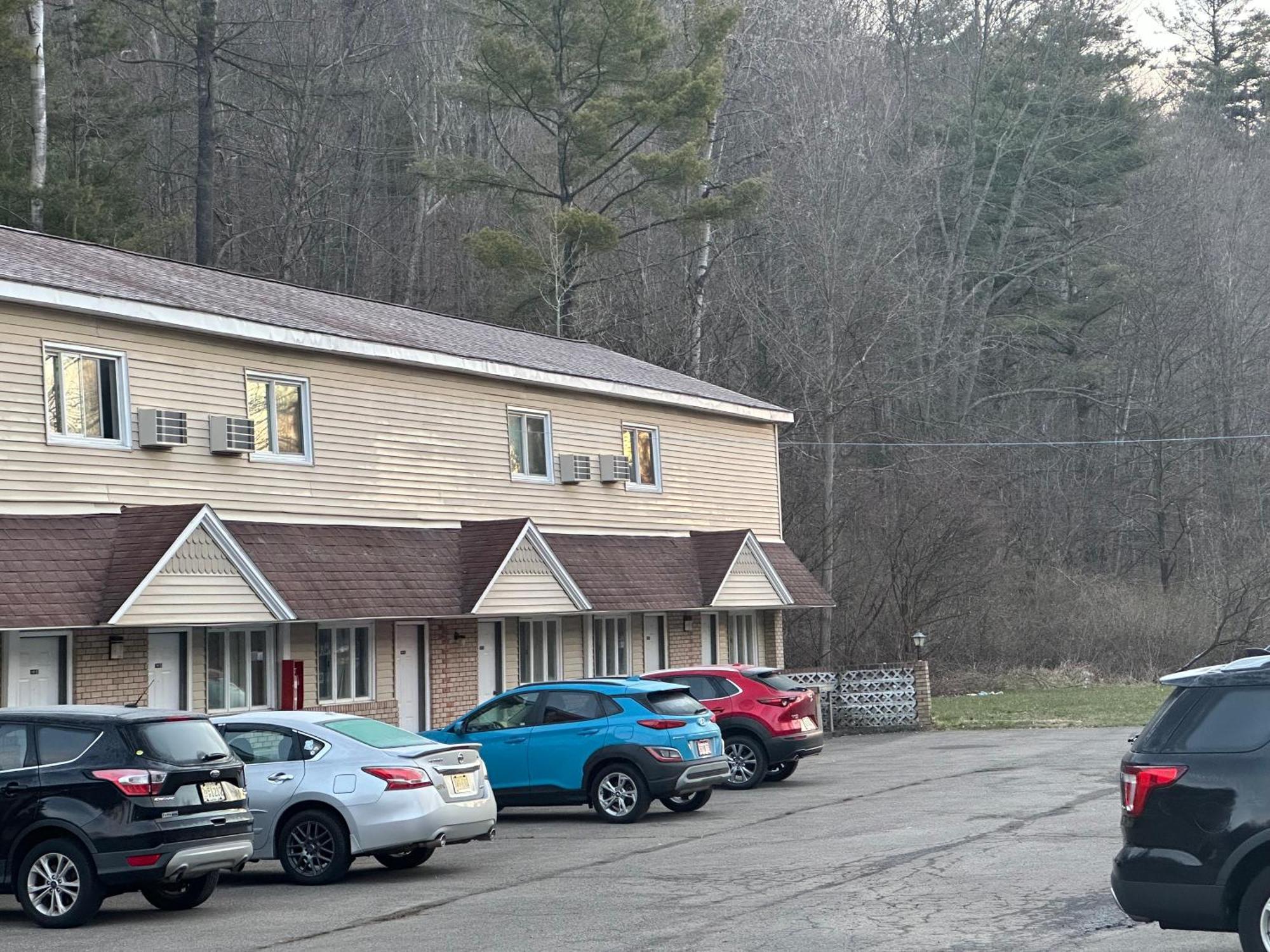 Economy Inn Alfred Exterior photo