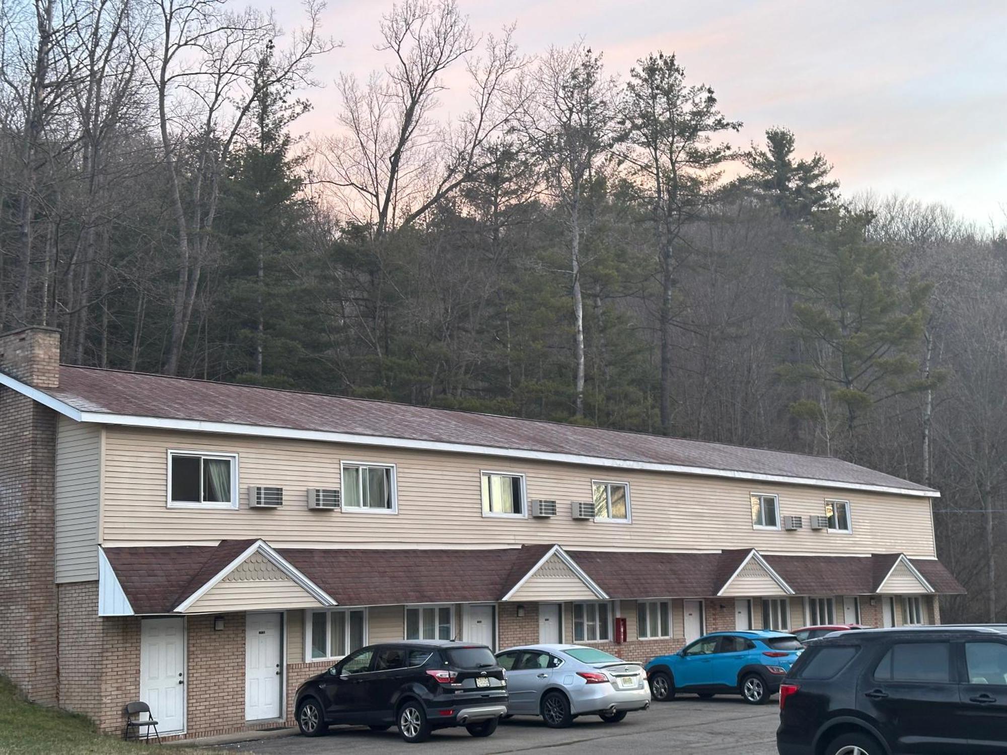 Economy Inn Alfred Exterior photo